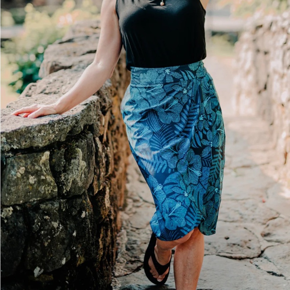 Ripskirt 'Maui Moonlight' Blue Floral Skirt Length 3 Size L (12-14)